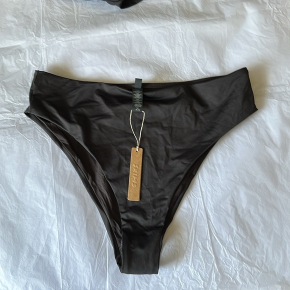 Skims‎ Swim Bikini Set super cropped T-SHIRT and mid waist bottom XL color onyx - Picture 4 of 5